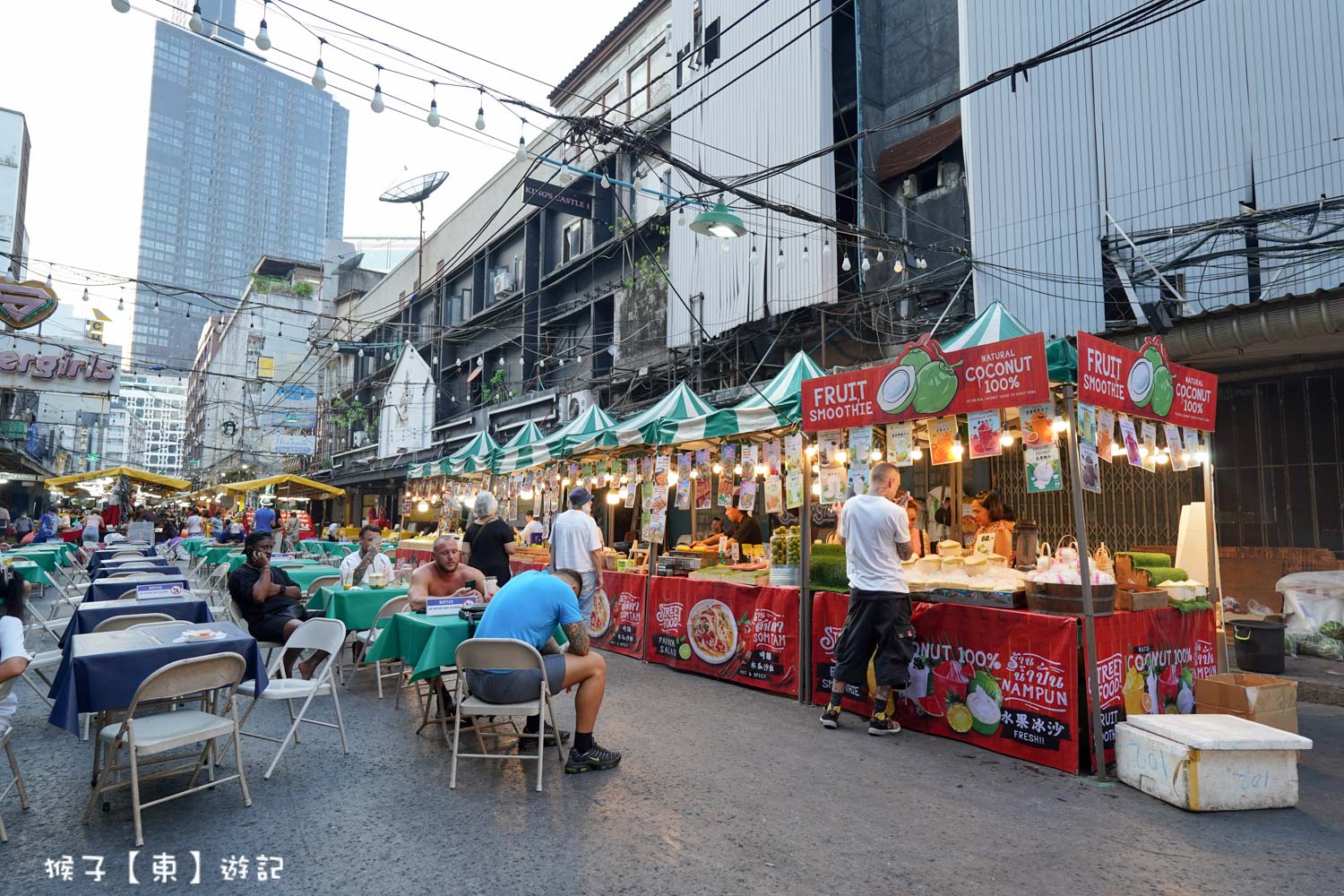 網站近期文章：[泰國] 帕蓬夜市 BTS Sala Daeng站步行2分鐘 各種在地美食小吃 紀念品 夜店酒吧 越晚越熱鬧