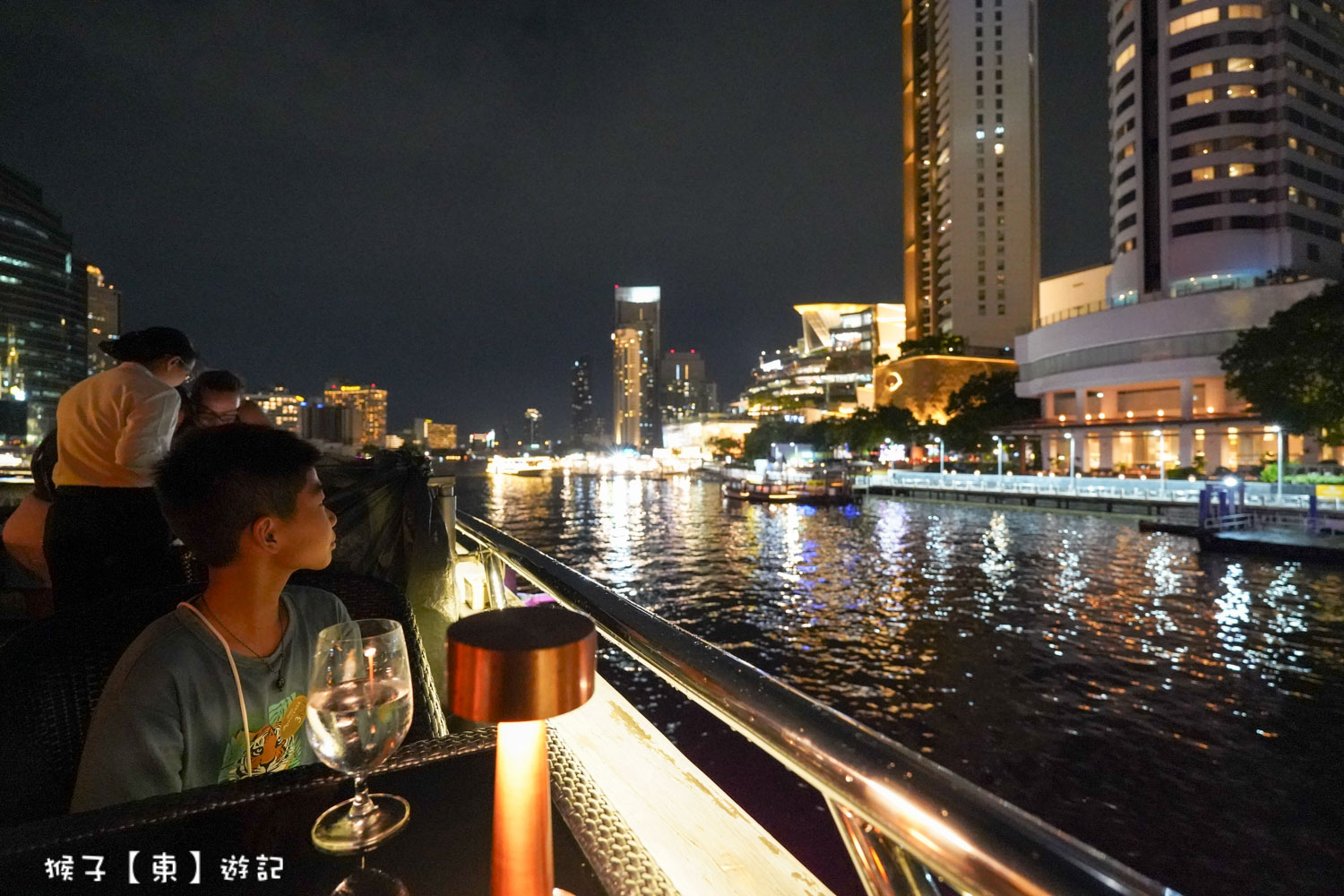 網站近期文章：[泰國] 富裕遊輪Opulence Cruise 自助餐點buffet豐富多樣化 現場演唱 昭披耶河夜景氣氛超棒